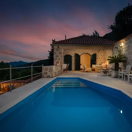 Villa Beautiful Schola With Pool