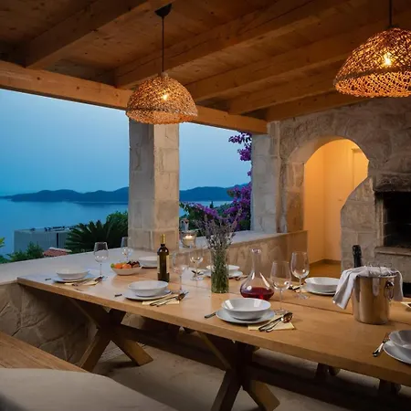 Villa Beautiful Schola With Pool