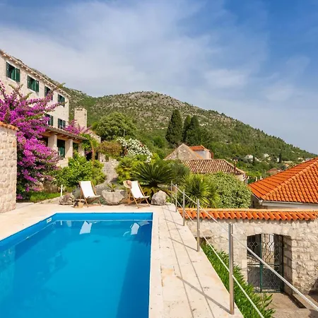Beautiful Schola With Pool *