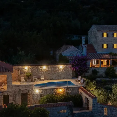 Beautiful Schola With Pool Villa *