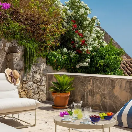 Beautiful Schola With Pool