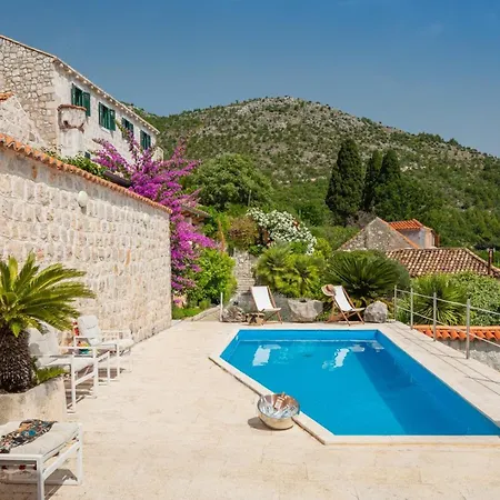 Beautiful Schola With Pool Villa *